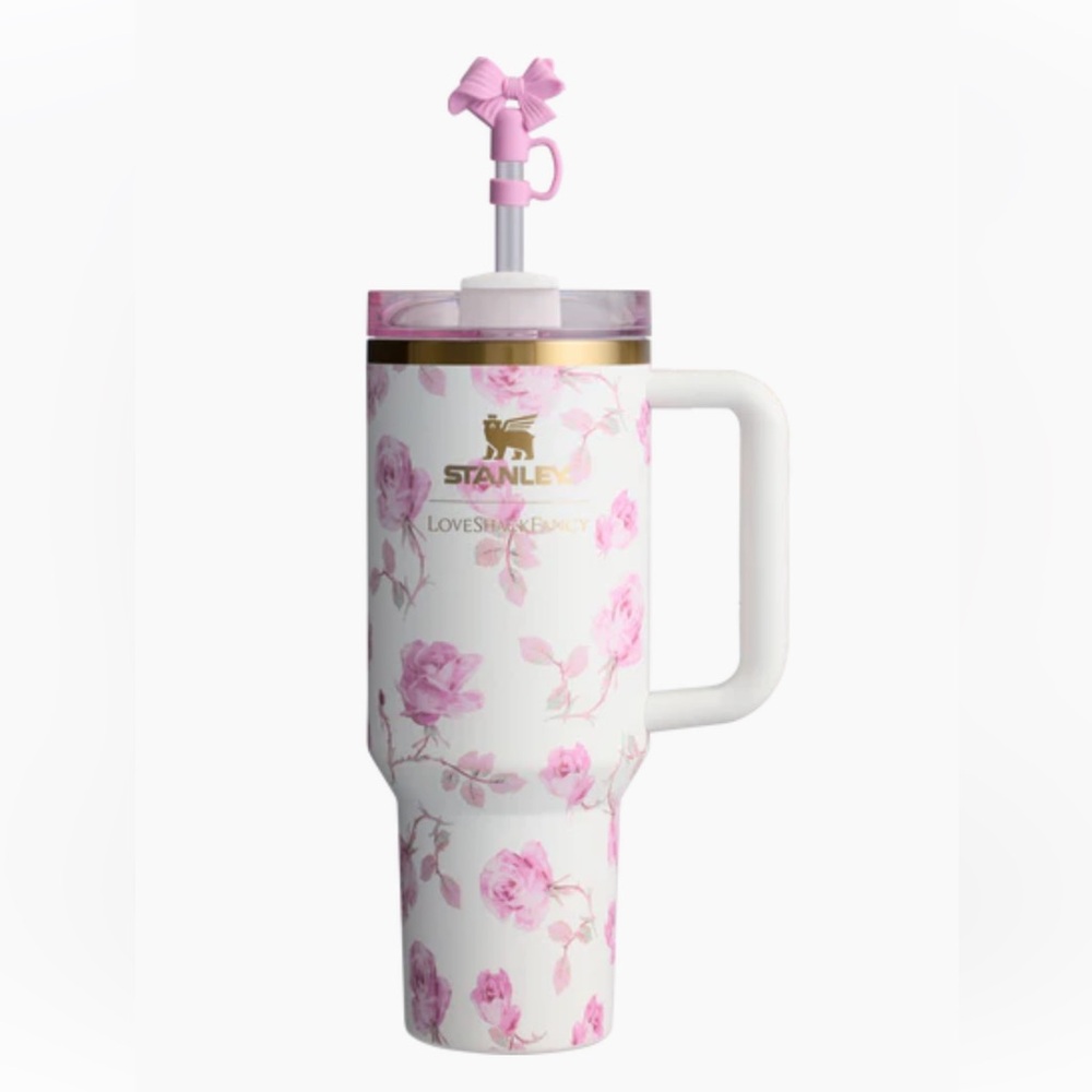 STANLEY X LOVESHACKFANCY QUENCHER
40 OZ Ribbon Rosa Limited Edition